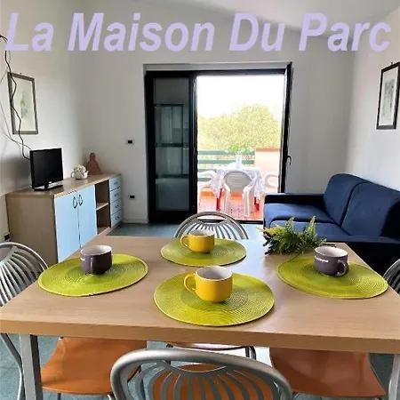 La Maison Du Parc מלון דירות