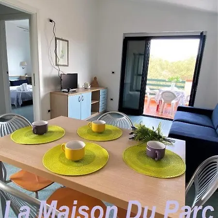 La Maison Du Parc מלון דירות 4*